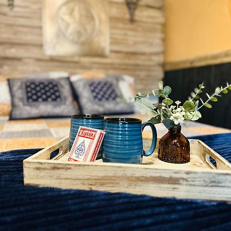 Acorn Hideaways Canton Rustic Old West Frontier Suite Εξωτερικό φωτογραφία