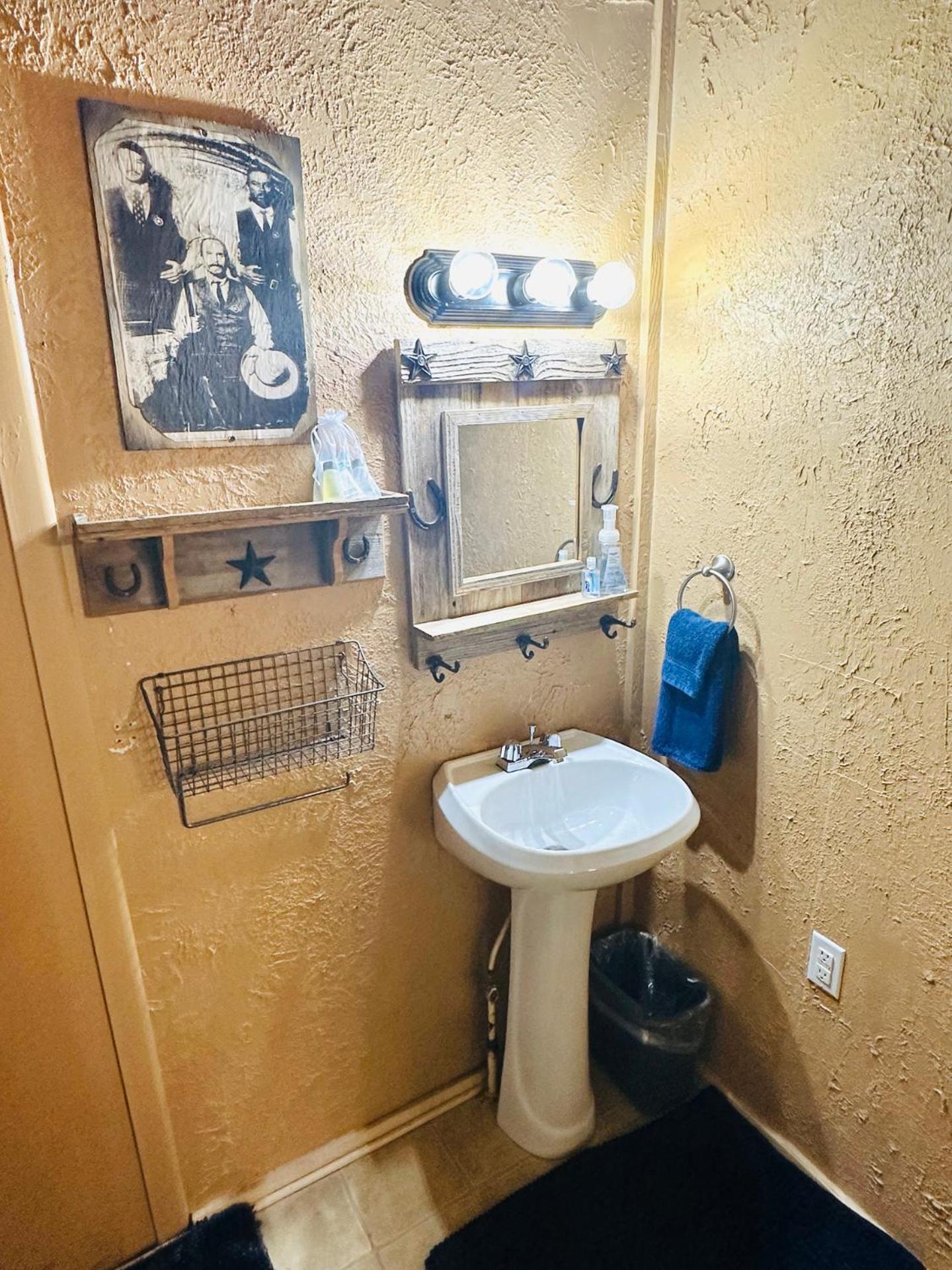 Acorn Hideaways Canton Rustic Old West Frontier Suite Εξωτερικό φωτογραφία