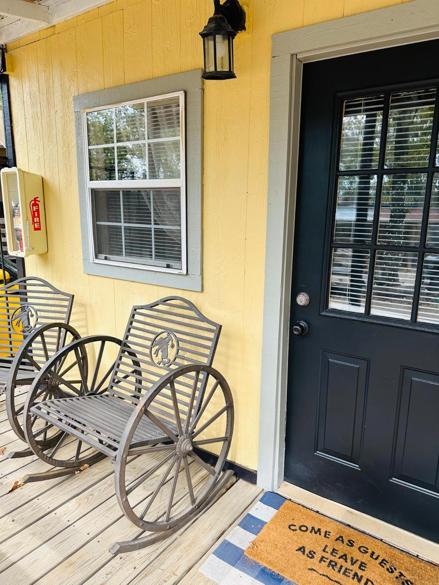 Acorn Hideaways Canton Rustic Old West Frontier Suite Εξωτερικό φωτογραφία