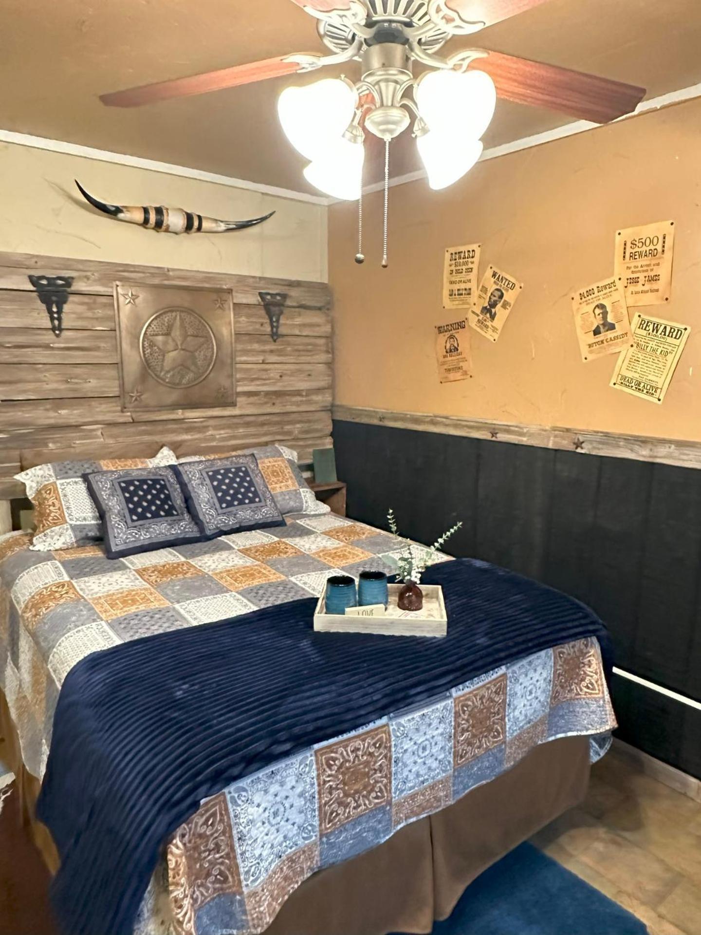 Acorn Hideaways Canton Rustic Old West Frontier Suite Εξωτερικό φωτογραφία