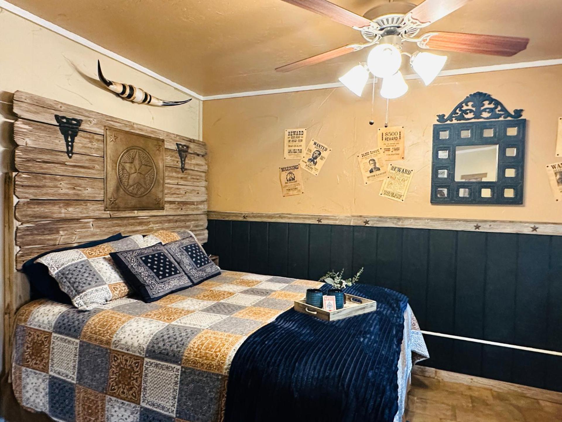 Acorn Hideaways Canton Rustic Old West Frontier Suite Εξωτερικό φωτογραφία
