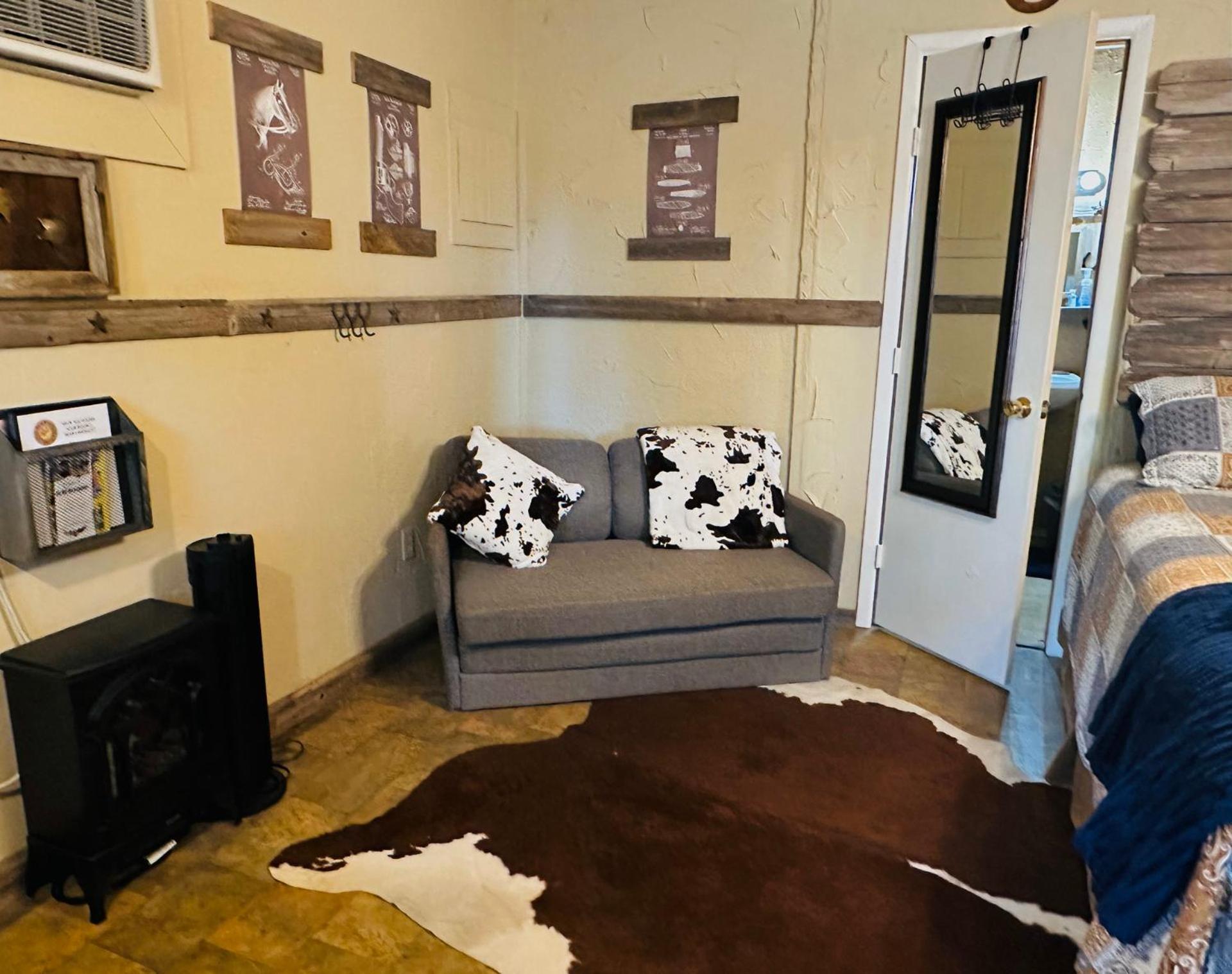 Acorn Hideaways Canton Rustic Old West Frontier Suite Εξωτερικό φωτογραφία