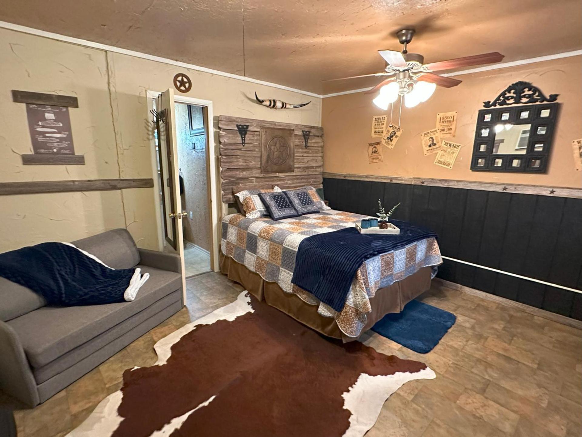 Acorn Hideaways Canton Rustic Old West Frontier Suite Εξωτερικό φωτογραφία